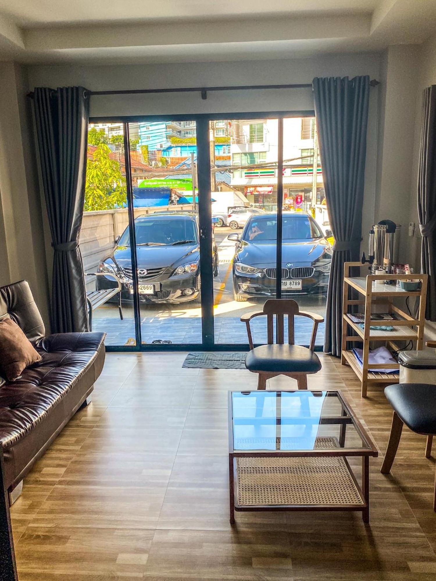 Hm House Appartamento Patong